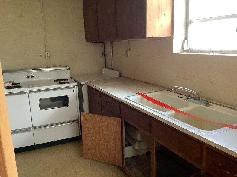 More Photos Of 605 Clarksbury Church Rd, Thomasville Religious Facility For Sale