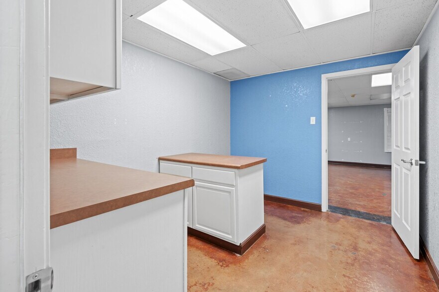 More Photos Of 5620 Rowlett Rd, Rowlett General Retail For Sale