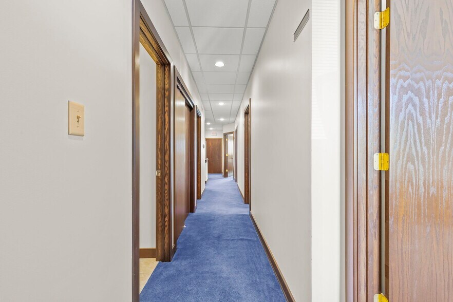 More Photos Of 73 E Wilson Bridge Rd, Worthington Office For Sale