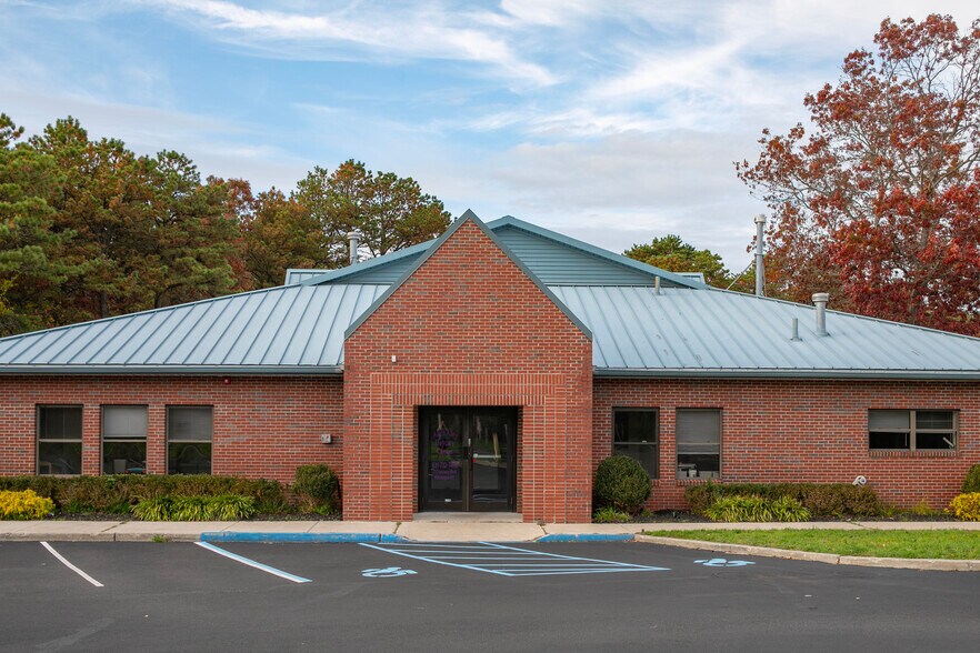 More Photos Of 7 Crossway Blvd, Patchogue Office For Sale