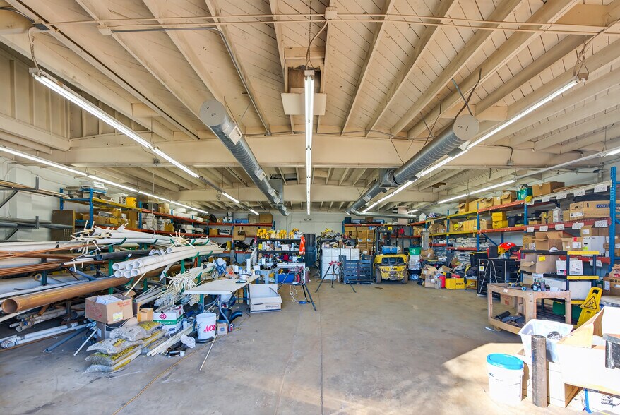 More Photos Of 7225 Fulton Ave, North Hollywood Warehouse For Lease