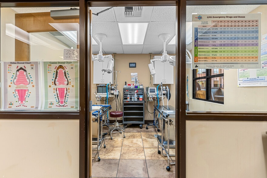 More Photos Of 10 N Chelan Ave, Wenatchee Veterinarian Kennel For Lease