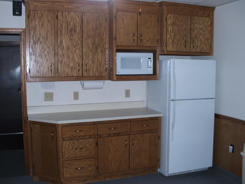 More Photos Of 471 Osborne St, Keysville Warehouse For Sale