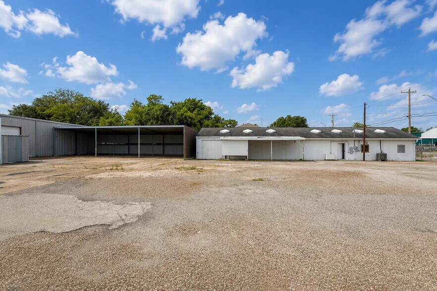 More Photos Of 415 Main St, La Marque Service For Lease