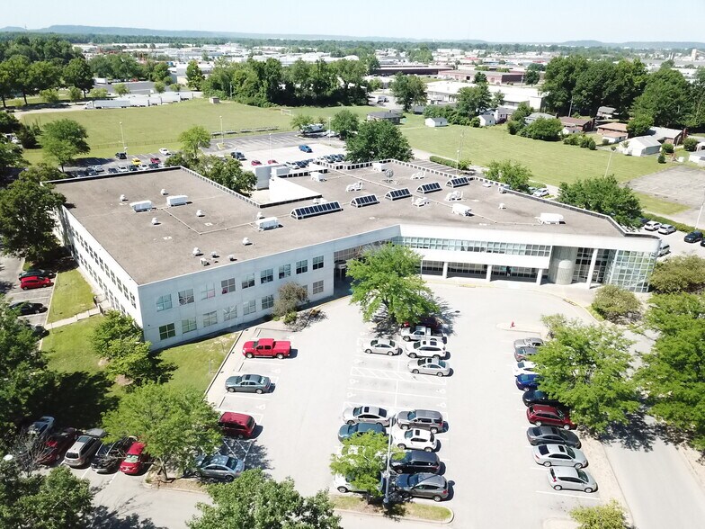 Primary Photo Of 3430 Newburg Rd, Louisville Medical For Lease