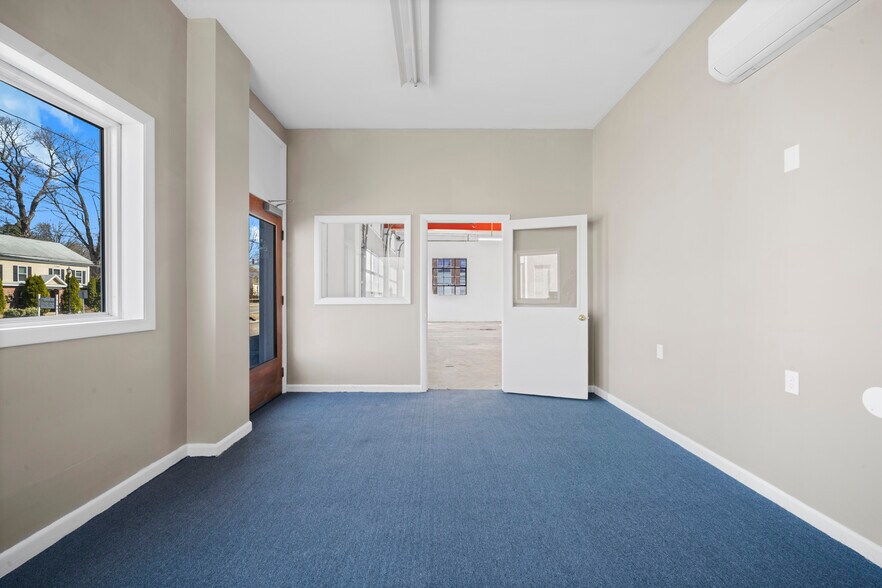 More Photos Of 318 Hazard Ave, Enfield Auto Repair For Sale