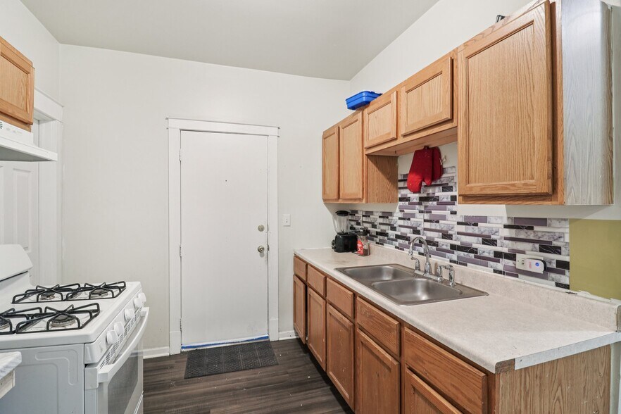More Photos Of 417-421 Lake St, Maywood Storefront Retail Residential For Sale