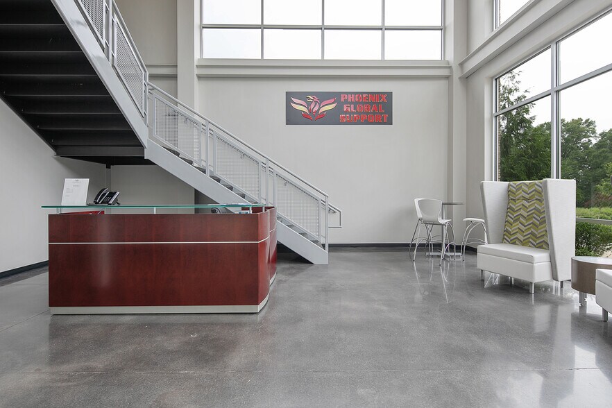 More Photos Of 2847 Bridgewood Dr, Fayetteville Office For Sale