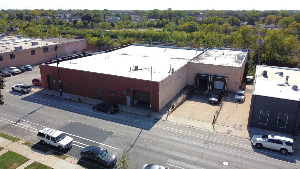 More Photos Of 5328 N Northwest Hwy, Chicago Warehouse For Sale