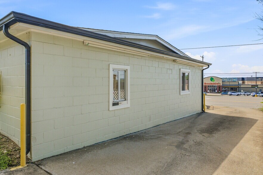 More Photos Of 608 SW Big Bend Trl, Glen Rose Restaurant For Sale