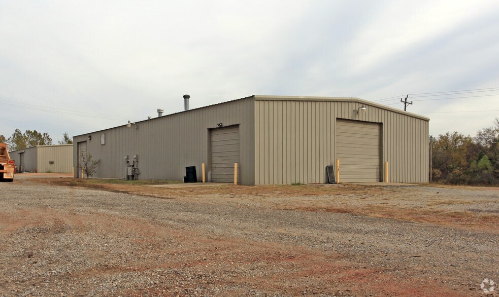 More Photos Of 815 S Sunnylane Rd, Moore Unknown For Lease