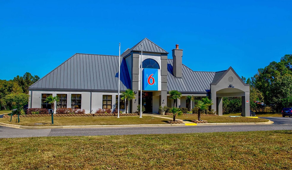 Primary Photo Of 4627 280 Hwy, Birmingham Hotel For Sale