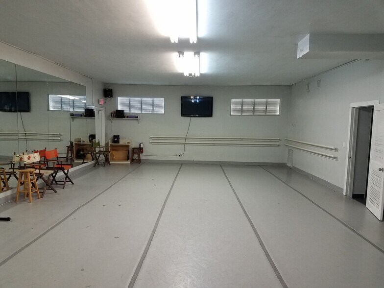 More Photos Of 924 N Dixie Hwy, Lake Worth Storefront Retail Residential For Lease