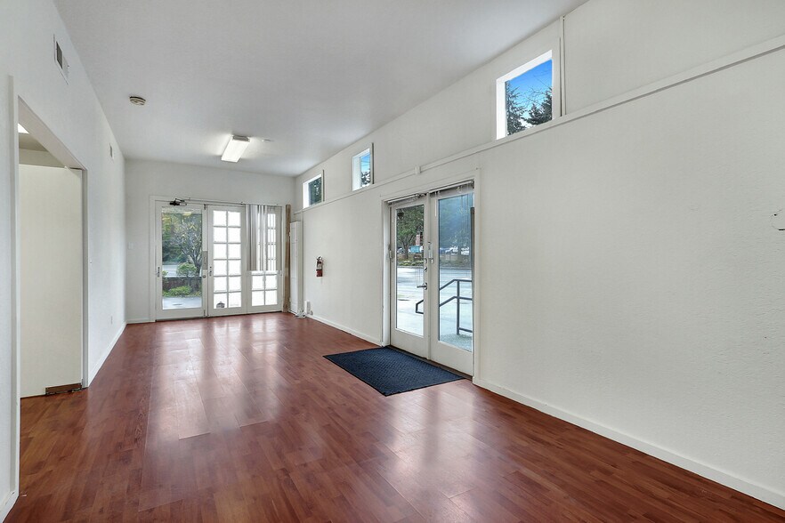 More Photos Of 23631 Edmonds Way, Edmonds Warehouse For Sale