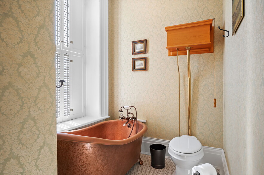 More Photos Of 403 E Adams St, Sandusky Hospitality For Sale