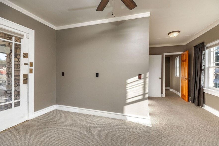 More Photos Of 1405 S Business Highway 65, Hollister Office Residential For Sale