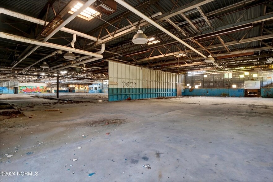 More Photos Of 1315 S 5th Ave, Wilmington Warehouse For Sale