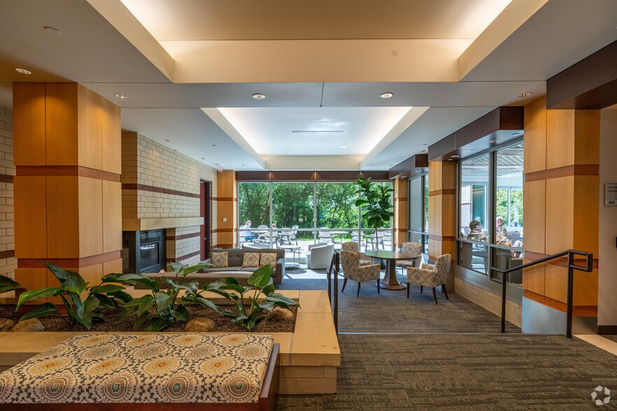 More Photos Of 2 Carlson Pky, Plymouth Office For Lease