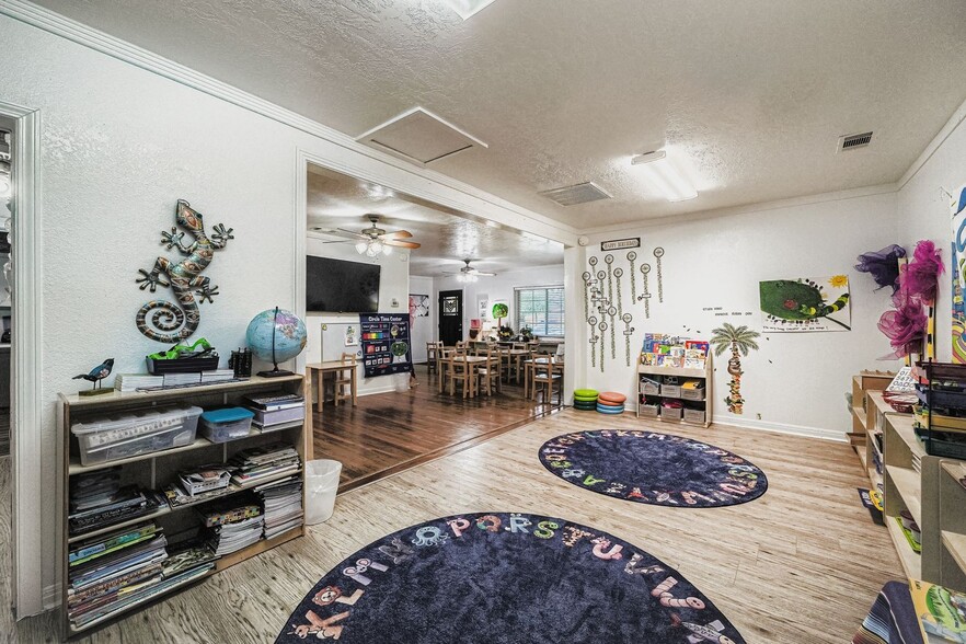 More Photos Of 405 W Main St, Round Rock Daycare Center For Lease