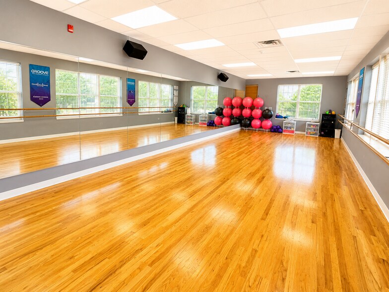 More Photos Of 11504 183rd Pl, Orland Park Office For Sale