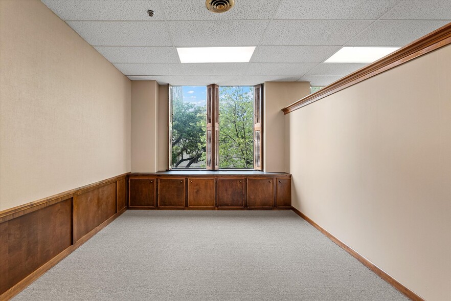 More Photos Of 610 Marshall St, Shreveport Office For Sale