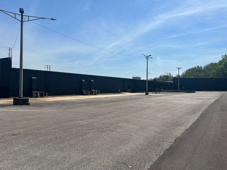 More Photos Of 4000 Memorial Pky SW, Huntsville Manufacturing For Lease