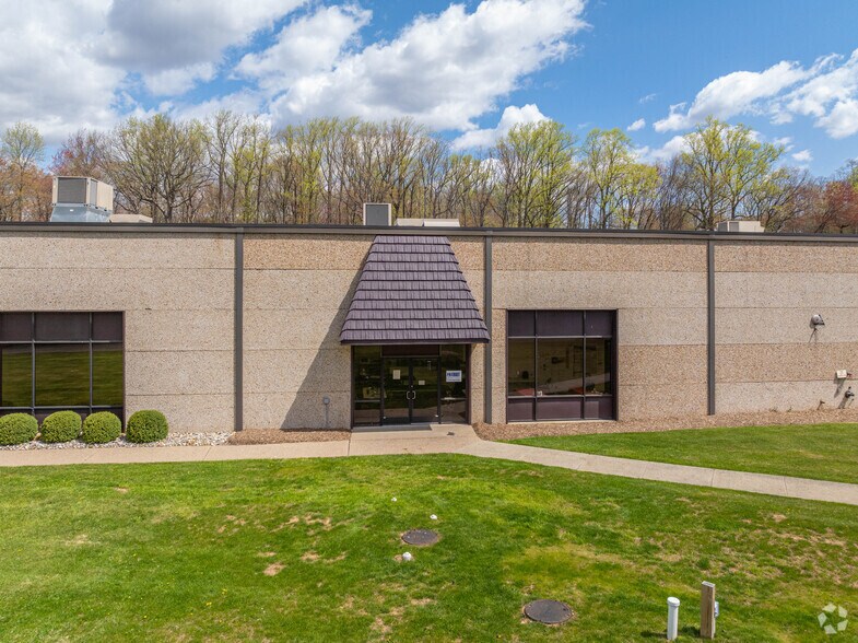 More Photos Of 5 Astro Pl, Denville Warehouse For Lease