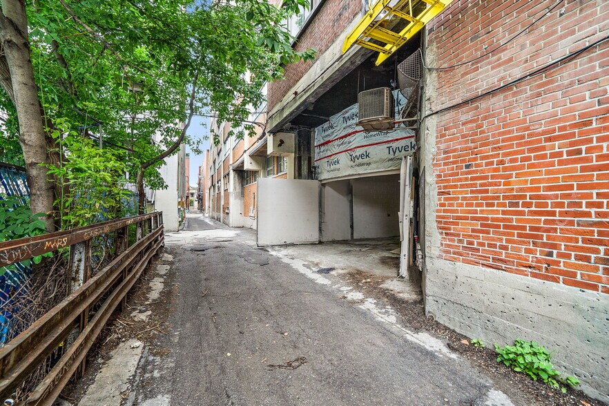 More Photos Of 71-81 Av Du Mont-Royal O, Montréal Office For Sale