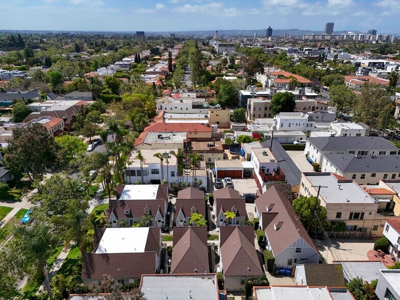 More Photos Of 537-545 1/2 N Orange Dr, Los Angeles Apartments For Sale