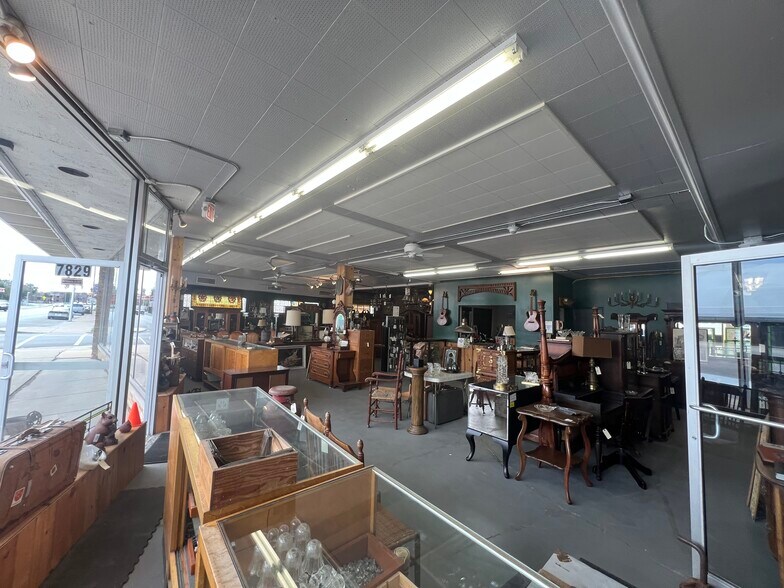 More Photos Of 7829-7839 W Grand Ave, Elmwood Park Warehouse For Lease