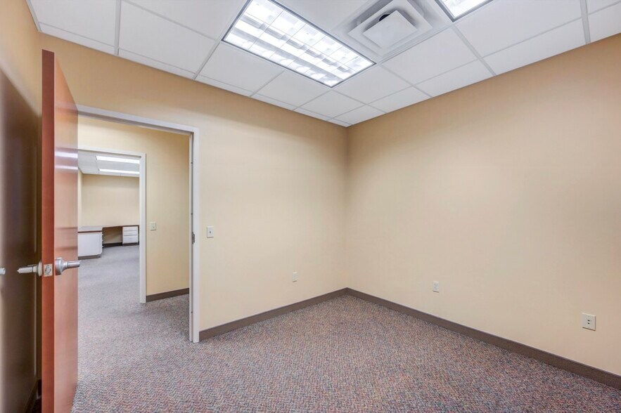 More Photos Of 1110 Clay Ave, Dunmore Medical For Lease