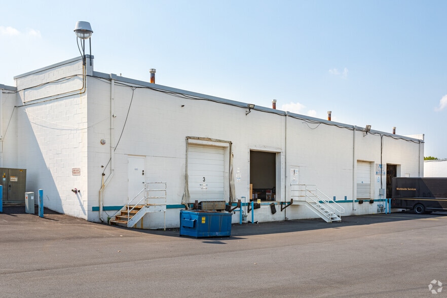 More Photos Of 243 Quigley Blvd, New Castle Warehouse For Lease