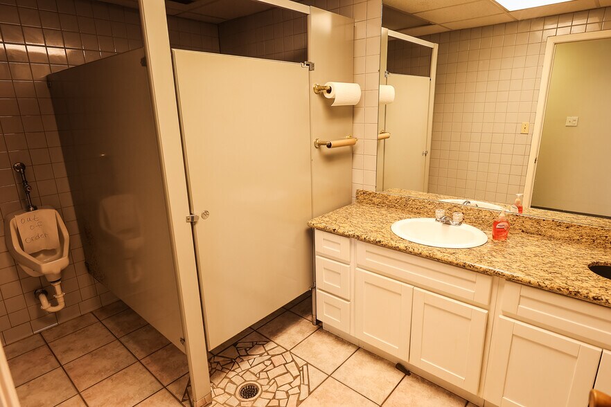 More Photos Of 5805 HWY 135, Gladewater Flex For Sale
