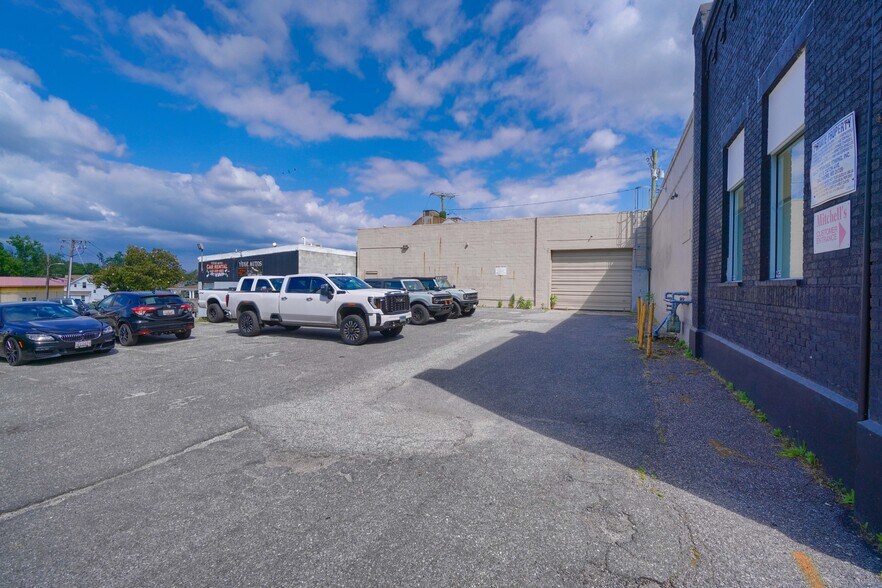 More Photos Of 6515 Belair Rd, Baltimore Light Manufacturing For Sale