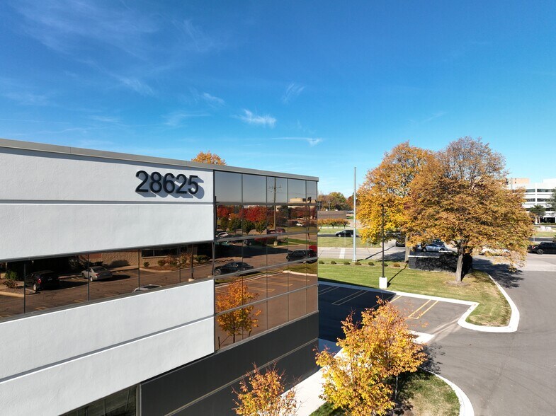 More Photos Of 28625 Northwestern Hwy, Southfield Medical For Lease