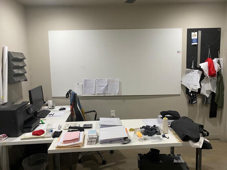 More Photos Of 3356 E 14th St, Los Angeles Warehouse For Lease