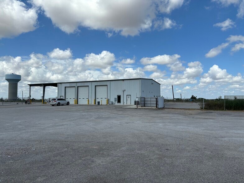 More Photos Of 14710-14722 Speedway Park, Von Ormy Truck Terminal For Lease