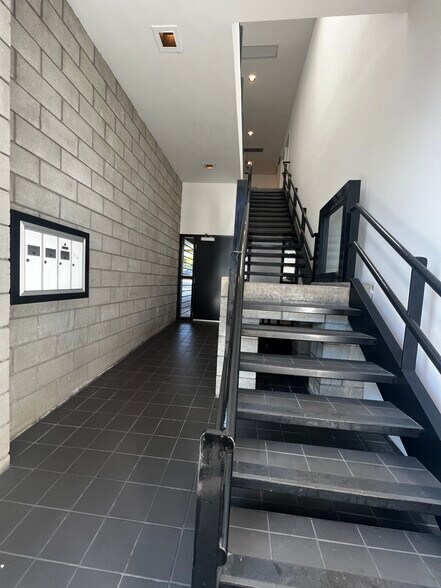 More Photos Of 2430-2434 Main St, Santa Monica Office For Lease