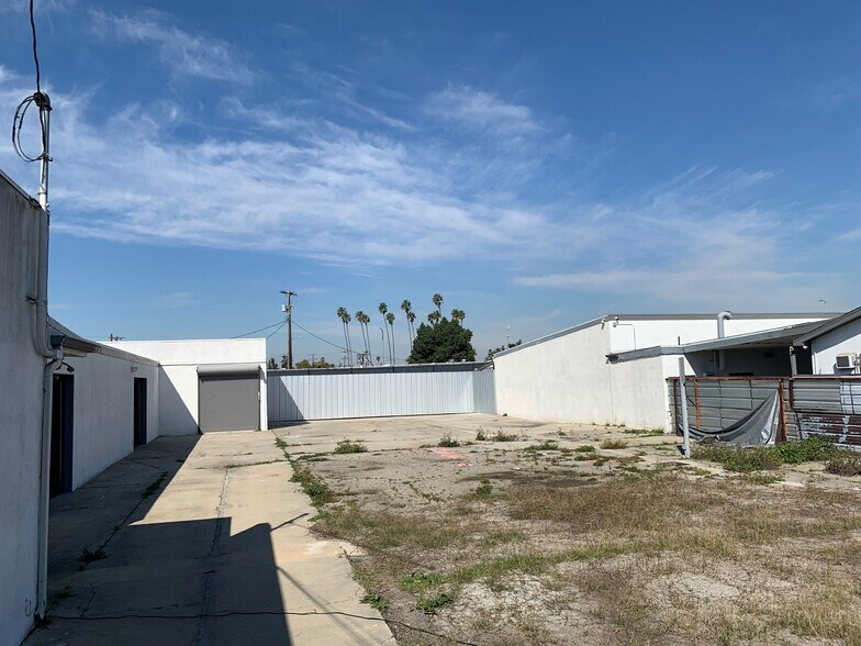 More Photos Of 2915-2919 Southwest Dr, Los Angeles Warehouse For Lease