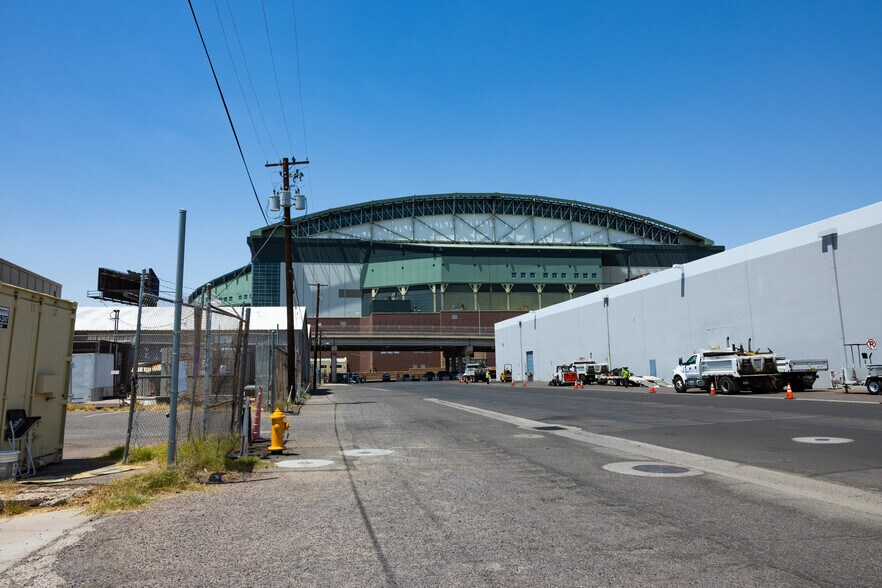 More Photos Of 811 E Jackson St, Phoenix Distribution For Sale