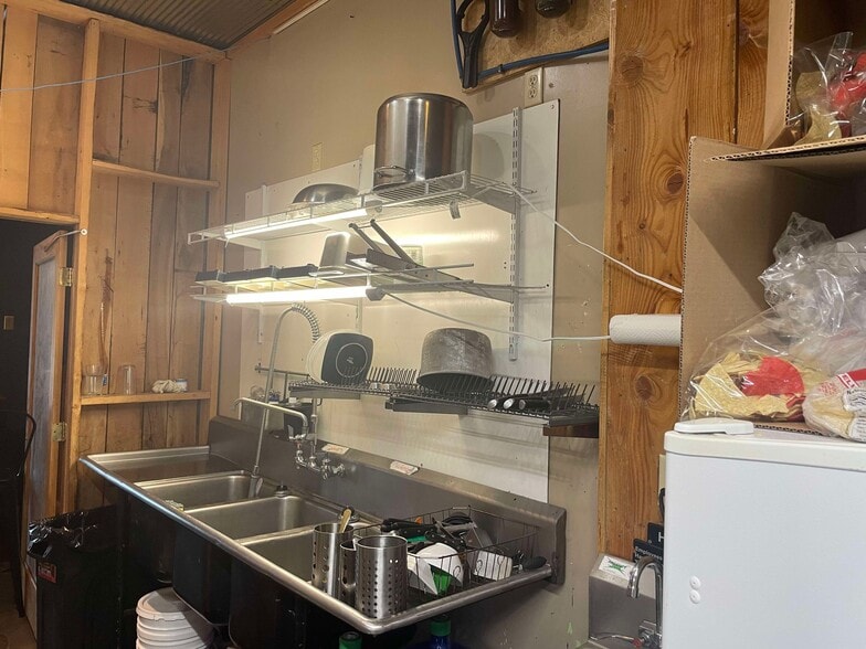 More Photos Of 16454 Appalachian Hwy, Thomas Restaurant For Sale