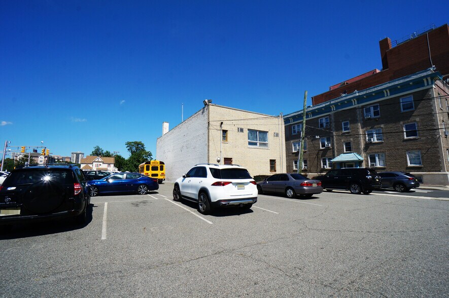 More Photos Of 242 State St, Hackensack Freestanding For Lease