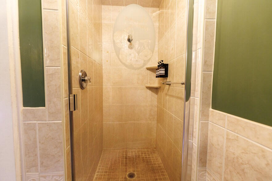 More Photos Of 215 E French Ave, Orange City Hospitality For Sale