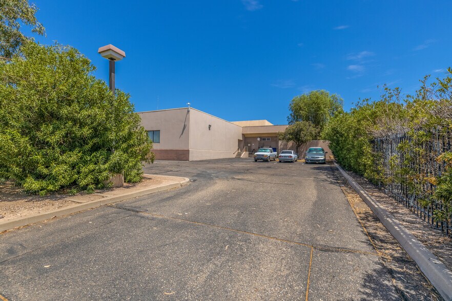 More Photos Of 4850 S Park Ave, Tucson Manufacturing For Lease