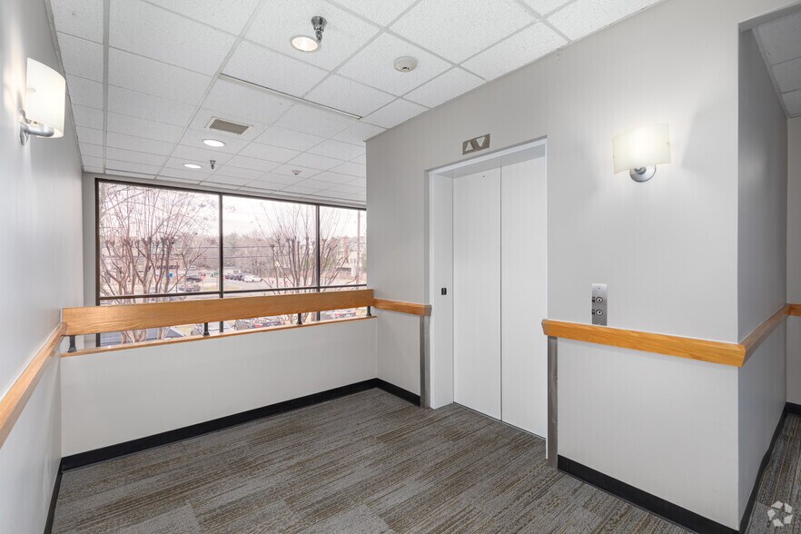 More Photos Of 1964 Gallows Rd, Vienna Office For Sale