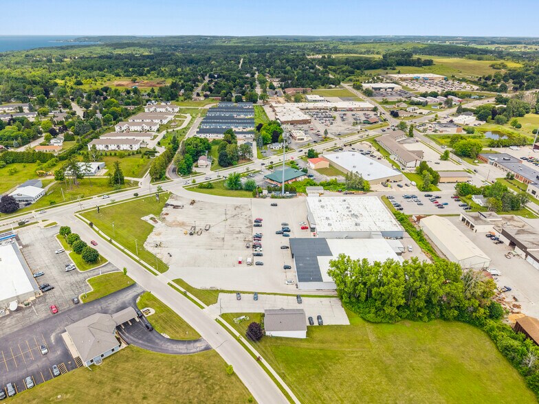 More Photos Of 1019 Egg Harbor Rd, Sturgeon Bay General Retail For Lease