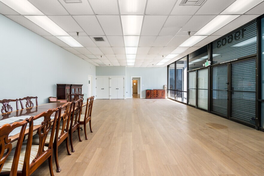 More Photos Of 19603 Figueroa St, Carson Warehouse For Lease