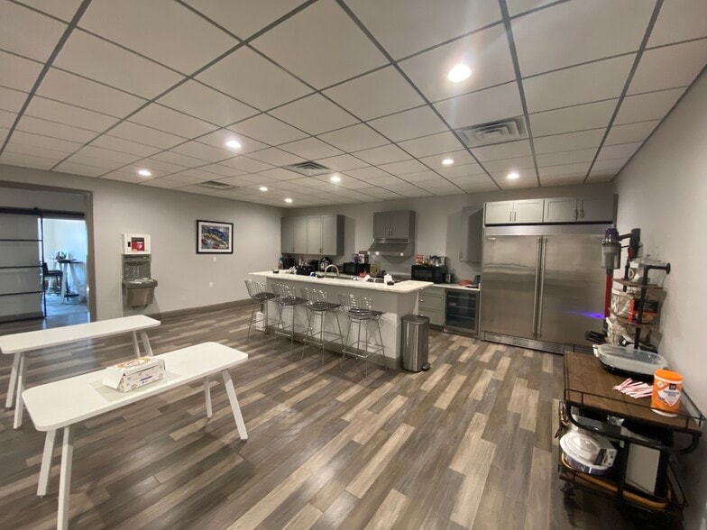 More Photos Of 29080 -29092 Krentel Rd, Lacombe Flex For Sale