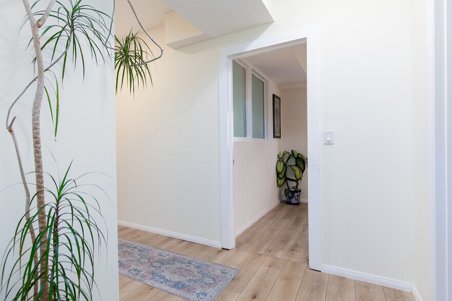 More Photos Of 1940 Garnet Ave, San Diego Medical For Sale