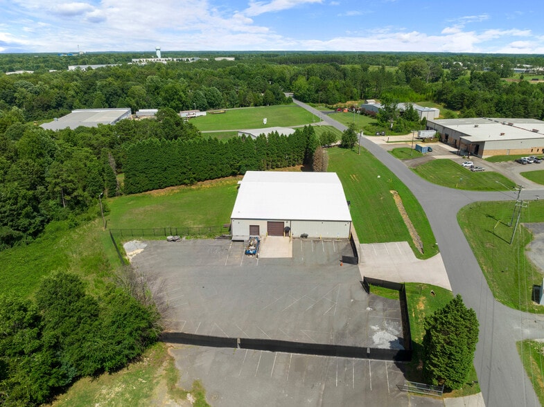 More Photos Of 152 S Iredell Industrial Park Rd, Mooresville Light Manufacturing For Lease